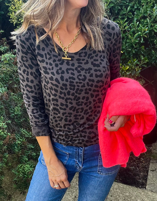 Load image into Gallery viewer, Leopard Top - dark brown
