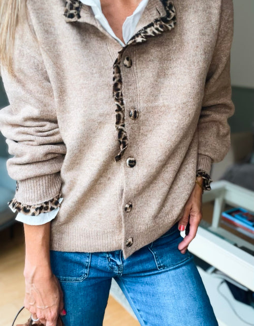Load image into Gallery viewer, Leopard detail cardi - fawn
