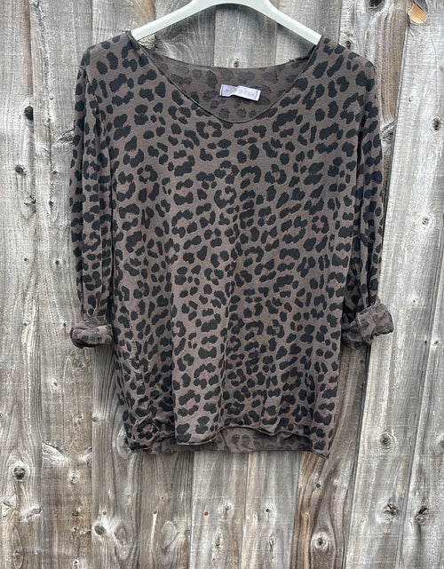 Load image into Gallery viewer, Leopard Top - dark brown
