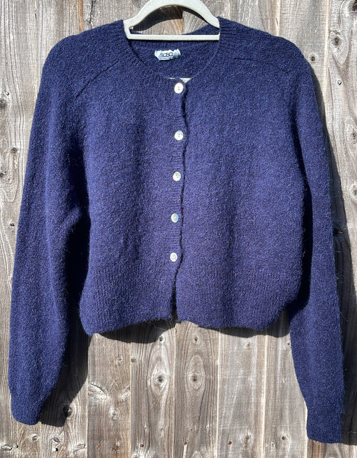 Load image into Gallery viewer, Cropped Cardi - navy
