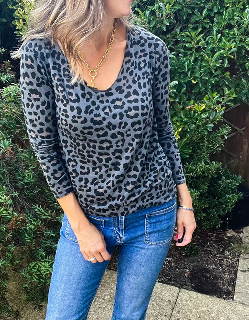 Load image into Gallery viewer, Leopard Print Top - charcoal
