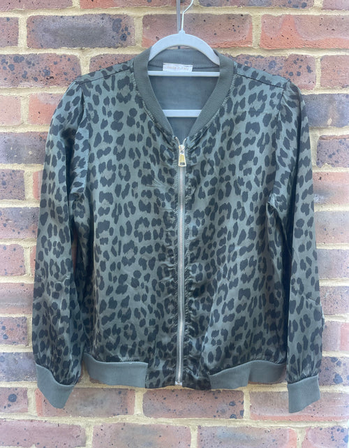 Load image into Gallery viewer, Khaki Leopard Silky Bomber

