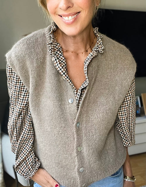 Load image into Gallery viewer, Molly Shirt - brown
