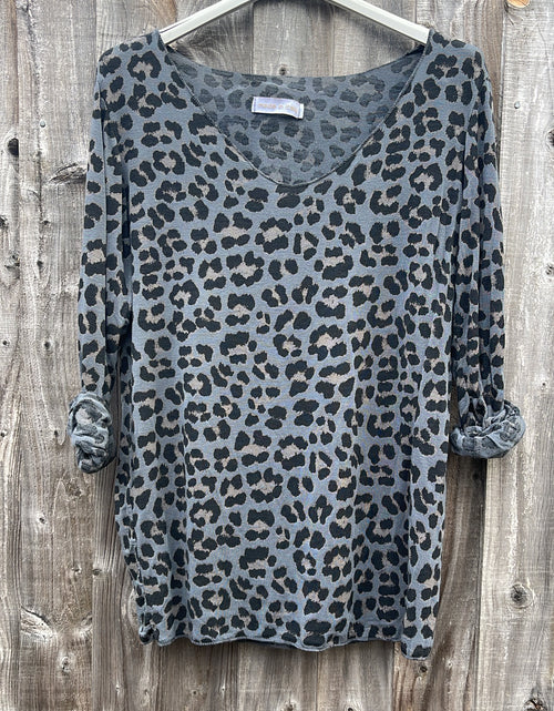 Load image into Gallery viewer, Leopard Print Top - charcoal

