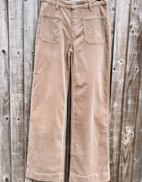 Load image into Gallery viewer, Camel front pocket cords
