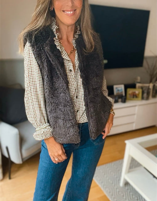 Load image into Gallery viewer, Faux Fur Gilet - mole
