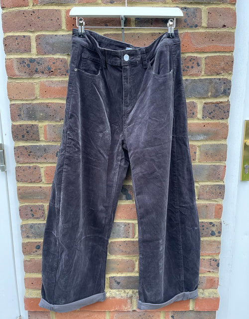 Load image into Gallery viewer, Cord Barrel Jeans
