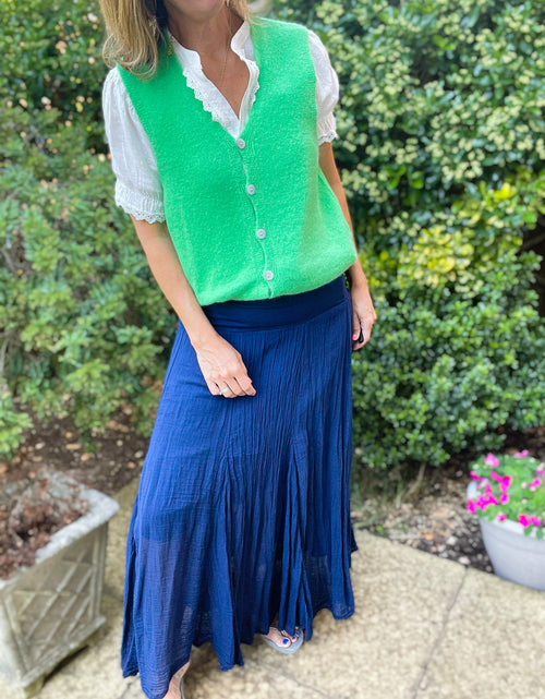 Load image into Gallery viewer, Green Buttoned Tank-top

