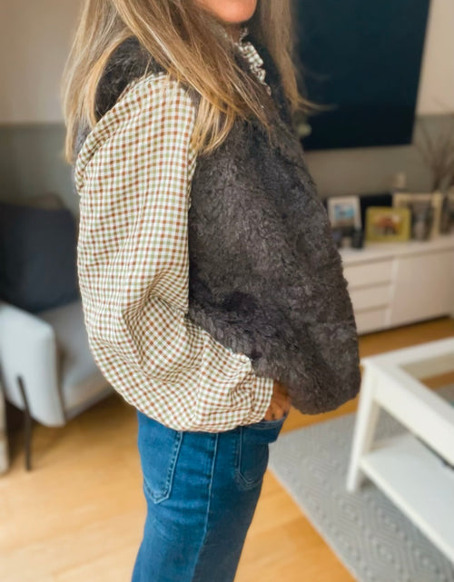 Load image into Gallery viewer, Faux Fur Gilet - mole

