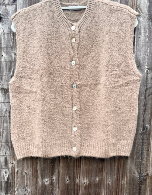 Load image into Gallery viewer, Buttoned Tank-top - oatmeal
