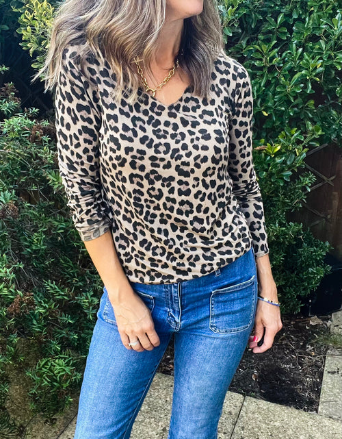 Load image into Gallery viewer, Leopard Print Top - brown
