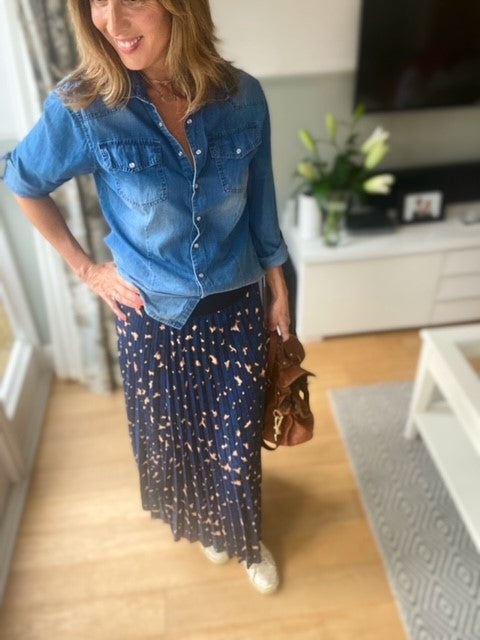 Load image into Gallery viewer, Navy Leopard Print Pleated Skirt
